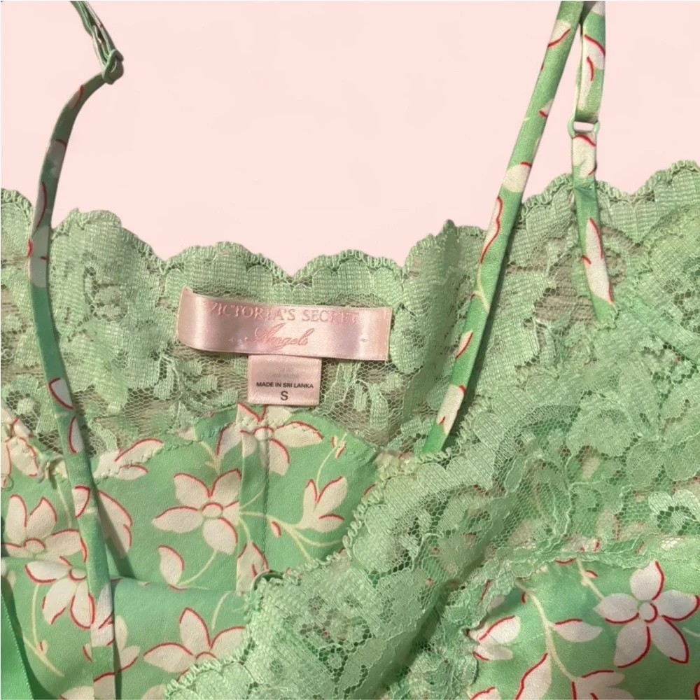 🧚♂️ Vintage Victoria’s Secret Sage Floral Silk Slip 🧚♂️ - Picture 2 of 5